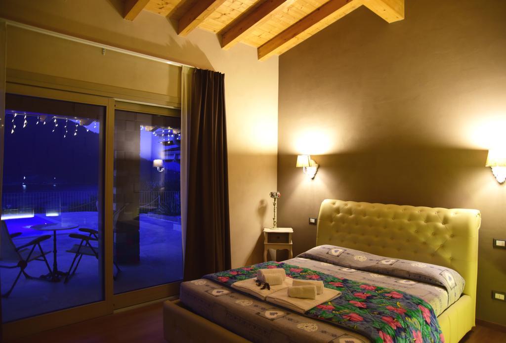 Agriturismo Le Fontane Sale Marasino Ruang foto